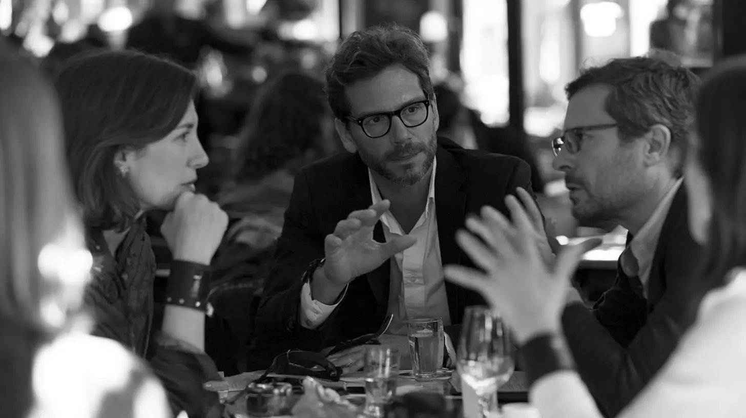 Reunión de negocios en un café